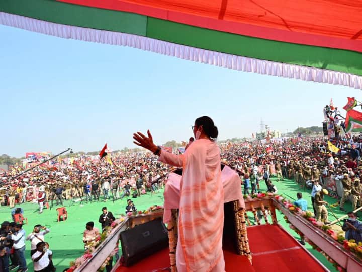 Uttar Pradesh Assembly Election 2022 Mamata Banerjee hits out at BJP says I am not a coward I am a fighter UP Election 2022: 'मैं कायर नहीं हूं, योद्धा हूं', ममता बनर्जी का वाराणसी से सियासी वार, बोलीं- यूपी में खेला होबे