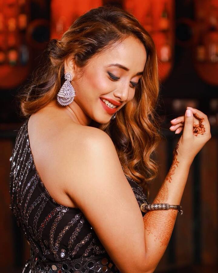 रानी अपनी फिटनेस का खास ख्याल रखती हैं. वह आए दिन वर्कआउट करते हुए फोटोज शेयर करती रहती हैं. उनकी फिटनेस के लिए डेडिकेशन देखकर उनके फैंस भी इंप्रेस हो गए हैं. (फोटो-सोशल मीडिया)