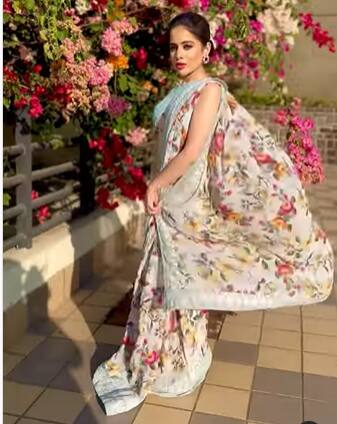 साड़ी का पल्लू लहराते हुए मस्ती में चलीं उर्फी जावेद, तभी हुआ कुछ ऐसा कि शर्मा गईं एक्ट्रेस