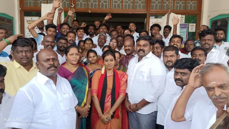 DMK Grabs Sankarankoil Municipal Corporation Seats after 15 years, Uma Maheswari Wins sankarankovil municipality Sankarankovil:15 ஆண்டுகளுக்கு பின் அதிமுகவிடமிருந்து சங்கரன்கோவில் நகராட்சியை கைப்பற்றியது திமுக