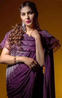 PHOTO : ना कजरे की धार, ना मोतियों के हार... इंडो-वेस्टर्न साडीमध्ये सपना चौधरीचा झक्कास लूक