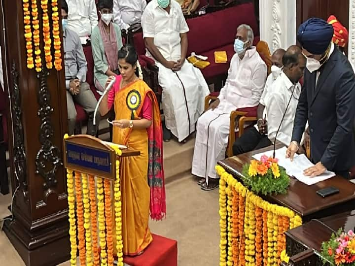 TN Mayor Election Results 2022 DMK Candidate Priya Rajan Elected as Greater Chennai Corporation Mayor Chennai Mayor Priya: செங்கோல் ஏந்தி சென்னை மேயராக அரியணையில் அமர்ந்த ப்ரியா ராஜன்!