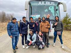 Russia-Ukraine War: 'भोजन बचाएं, बर्फ पिघालकर पानी बनाएं, तख्ती पर लिखें ये शब्द', सरकार ने खारकीव में फंसे भारतीयों से कहा