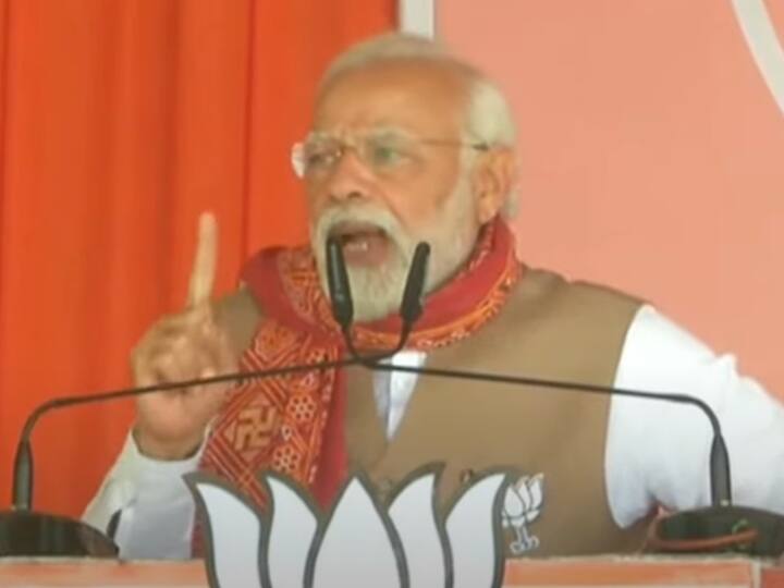 PM Modi rally in Mirzapur: we are evacuating students stuck in Ukraine मिर्जापुर में पीएम मोदी बोले- यूक्रेन की स्थिति सारी दुनिया देख रही, हम अपने एक-एक नागरिक को लाने में जुटे हैं