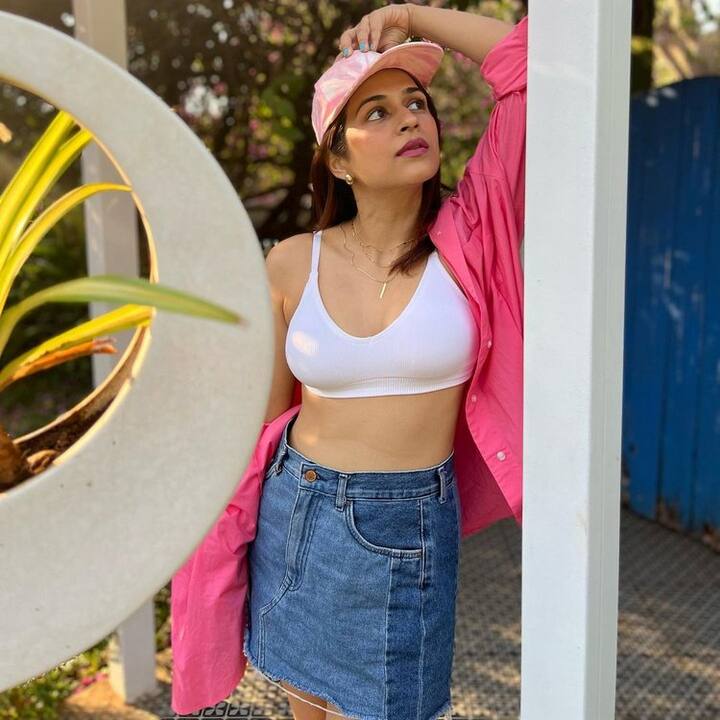 తెలుగులో 'ఆర్య 2', 'డార్లింగ్', 'మొగుడు' వంటి సినిమాల్లో నటించి మంచి గుర్తింపు తెచ్చుకుంది శ్రద్ధా దాస్. (Photo Courtesy : Instagram)