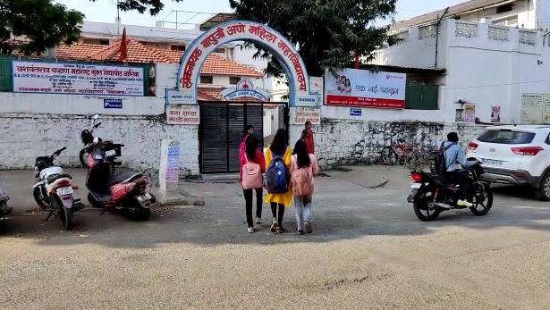 या राज्यात मुख्य आणि उपकेंद्र मिळून एकूण 9635 परीक्षा केंद्र असतील.