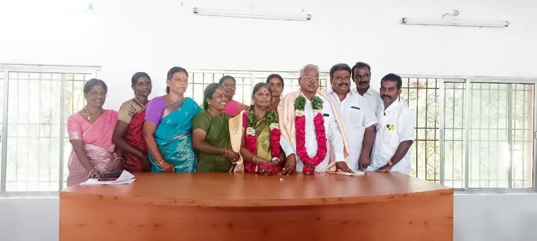 TN local body election husband and wife from same family wins in Aroor Municipality from DMK அரூர் பேரூராட்சியில் மனைவி தலைவர், கணவன் துணைத் தலைவர் : திமுக தம்பதியர் வெற்றி