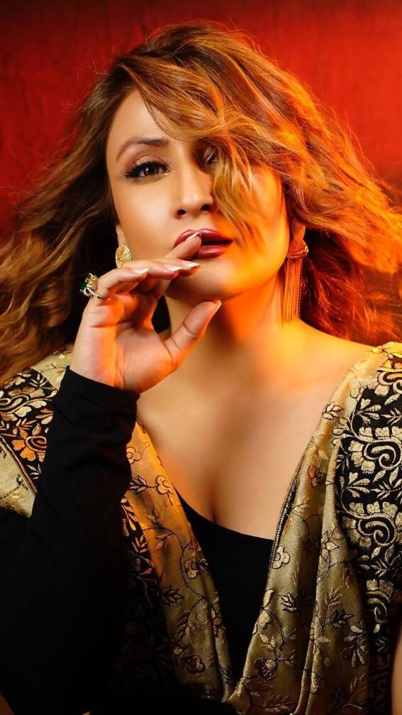 Urvashi Dholakia ने जब-जब पहनी साड़ी, पड़ीं सबपर भारी