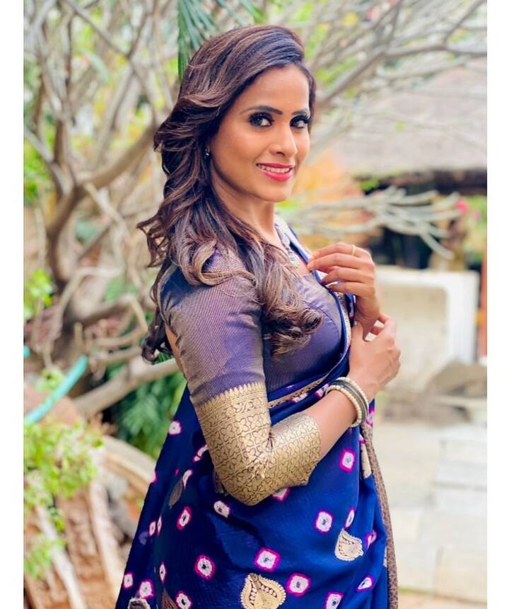 స్క్రీన్ పై వయసుకి మించిన పాత్రలు చేస్తున్న ప్రశాంతి.. ఎప్పటికప్పుడు ఇన్ స్టా గ్రామ్ లో ఫొటోస్ షేర్ చేస్తుంటుంది.