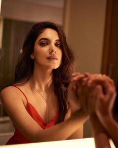 Actress rituvarma : உனக்கு முன் இந்த உலகம் தகுமா..? அழகே உருவமாய் ரிதுவர்மா..! லேட்டஸ்ட் க்ளிக்ஸ்