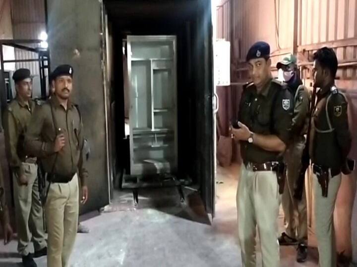 Hajipur Blast: Blast in Almira factory in Hajipur, three workers injured due to hot chamber explosion, chaos ensues ann Hajipur Blast: हाजीपुर में अलमीरा फैक्ट्री में ब्लास्ट, हॉट चैंबर फटने से तीन मजदूर घायल, मची अफरा तफरी
