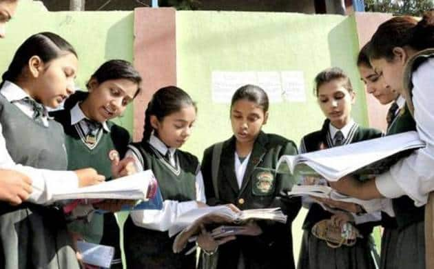 CBSE 10th Result 2022 Declared: Download CBSE Class 10 Result Scorecard Soon At Cbseresults.nic.in CBSE 10th Result 2022 : CBSE 10वीच्या परीक्षेचा निकाल जाहीर, कशी मिळवाल गुणपत्रिका? जाणून घ्या...