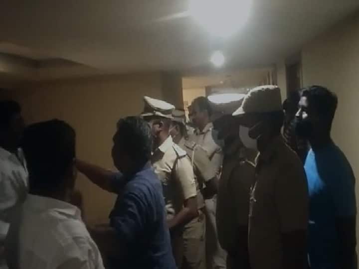 Cuddalore: Elected Councilors of Cuddalore corporation are kept in resort Cuddalore Corporation: கடலூர்: திமுக கவுன்சிலர்கள் விடுதியில் அடைத்து வைப்பு: வலுக்கும் வாக்குவாதம்; திணறும் போலீசார்