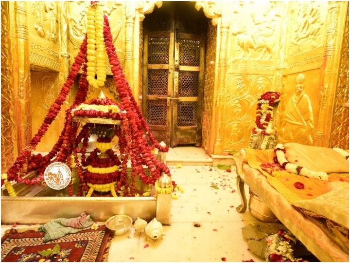 Kashi Vishwanath Temple : काशी विश्वनाथ मंदिर के गर्भगृह की दीवारों पर चढ़ाई गई सोने की परत, प्रधानमंत्री नरेंद्र मोदी की मां से क्या है इसका कनेक्शन