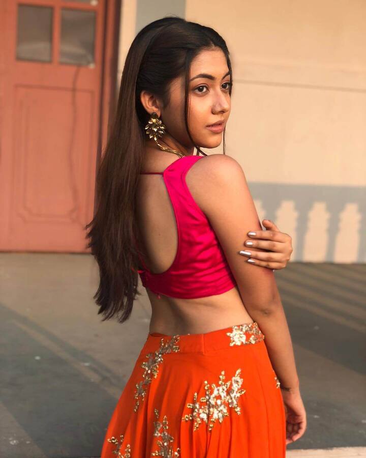 ஒ ஷாந்தி ஷாந்தி ஒ ஷாந்தி என் உயிரை உயிரை நீ ஏந்தி என் சென்றாய் சென்றாய் எனை நீங்கி நான் வந்தேன் வந்தேன் உனை தேடி ஒ சாந்தி ஒ சாந்தி