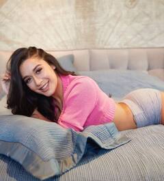 ટાઇગર શ્રોફની બહેન કૃષ્ણા શ્રોફે પિંક ટોપમાં બેડરૂમમાં કરાવ્યું ફોટોશૂટ