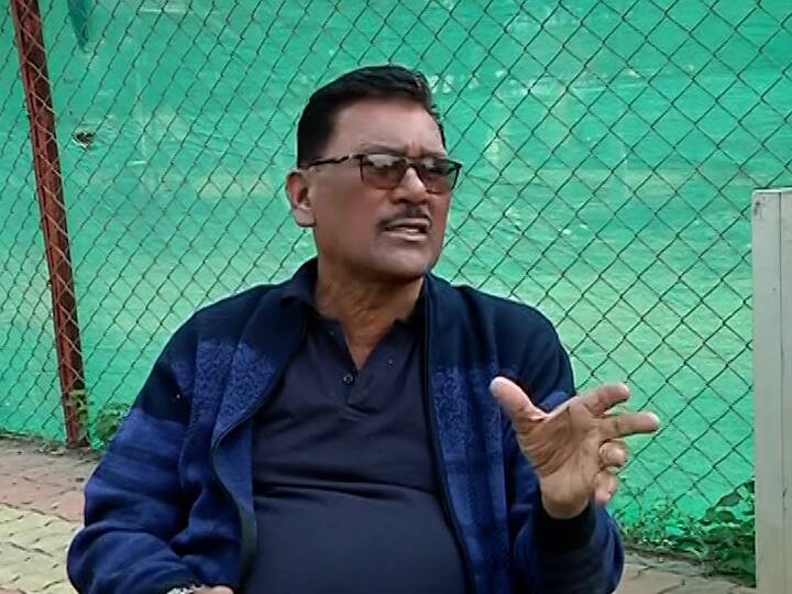 नागराज मंजुळे (Nagraj Manjule) दिग्दर्शित हा चित्रपट नागपुरातील नावाजलेले फुटबॉल प्रशिक्षक विजय बारसे (Vijay Barse) यांच्या आयुष्यावर आधारित आहे.