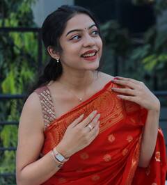 Varsha Bollamma Photos: ఈమె ఈ జనరేషన్ 'స్వాతిముత్యం'