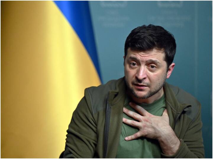 Russia Ukraine War: यूक्रेन के राष्ट्रपति जेलेंस्की का भावुक बयान - हमारे झंडे में कोई दाग नहीं, बिना रॉकेट्स के है नीला आसमान