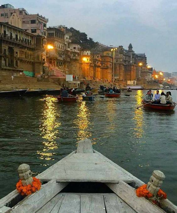 अगर दिन में समय बचता है तो सरयू घाट की आरती में शामिल हो सकते हैं. इसी दिन देर शाम वापसी हो जाएगी और आपको चारबाग रेलवे स्टेशन छोड़ दिया जाएगा.