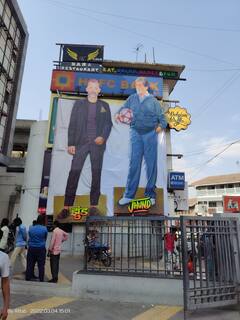 In Pics : सोलापुरात सिनेमागृहाबाहेर नागराज मंजुळेंचे भलेमोठे पोस्टर