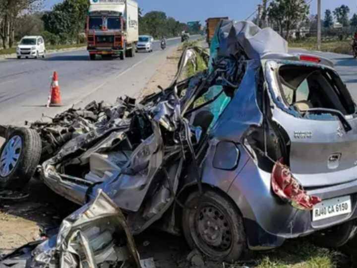 Gurugram News: जन्मदिन की पार्टी करके लौट रहे पांच लोगों की सड़क हादसे में दर्दनाक मौत, टक्कर में कार के परखच्चे उड़े Gurugram haryana DelhiJaipur National Highway 48 Five people died in collision between car and truck Gurugram News: जन्मदिन की पार्टी करके लौट रहे पांच लोगों की सड़क हादसे में दर्दनाक मौत, टक्कर में कार के परखच्चे उड़े