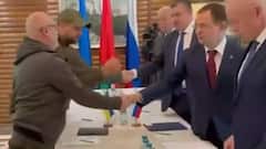 Russia Ukraine War: युद्ध में फंसे नागरिकों को निकालने के लिए Ukraine और Russia में क्या बात हुई?