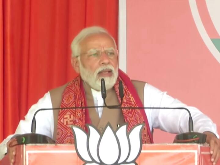 PM Modi In Mirzapur: 'Pariwarwadis' Put Obstacles In UP's Development, Didn't Let The Poor Progress PM Modi In Mirzapur: 'Pariwarwadis' Put Obstacles In UP's Development, Didn't Let The Poor Progress