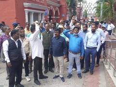 Jabalpur News: जबलपुर में नगर निगम कर्मचारियों ने शुरु की हड़ताल, पुरानी पेंशन नीति लागू करने सहित रखी ये मांग