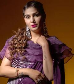 ਦੇਸੀ ਮੁਟਿਆਰ! ਨਾ ਕਜਰੇ ਦੀ ਧਾਰ, ਨਾ ਮੋਤੀਆਂ ਦਾ ਹਾਰ, ਪਰਪਲ ਸਾੜੀ 'ਚ ਸਪਨਾ ਚੌਧਰੀ ਨੇ ਦਿਖਾਈਆਂ ਖੂਬਸੂਰਤ ਅਦਾਵਾਂ