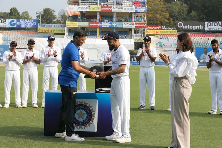 Virat Kohli 100th Test Rahul Dravid presents 100th Test cap to Virat Kohli, delivers golden speech Virat Kohli 100th Test: राहुल द्रविडकडून 100व्या कसोटीची कॅप, भावूक विराटकडून जुन्या किश्श्याची आठवण