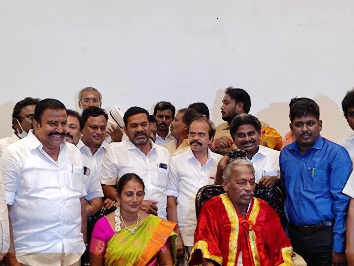 DMK flagged off at AIADMK fort; DMK wins in Corporation and 6 Municipalities. சேலம் : அதிமுக கோட்டையில் கொடியேற்றிய திமுக; மாநகராட்சி மற்றும் 6 நகராட்சிகளில் திமுக வெற்றி.