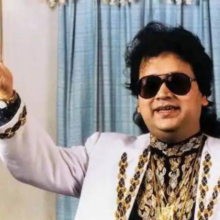 প্রজন্মের পর প্রজন্মকে নিজের সুরে মাতিয়ে রাখা এহেন সঙ্গীত শিল্পীর প্রয়াণে দেশে শোকের ছায়া নেমে আসে। প্রধানমন্ত্রী, স্বরাষ্ট্রমন্ত্রী থেকে রাজ্যের মুখ্যমন্ত্রী শোকপ্রকাশ করেন। টালিগঞ্জ থেকে মুম্বইয়ের তারকারাও সোশাল মিডিয়ায় শোকবার্তা দেন।