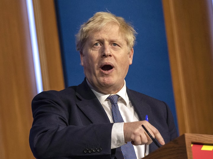 Britain Put Fine on Prime minister Boris Johnson for Breaking Lockdown rules in June 2021 ब्रिटेन ने अपने ही प्रधानमंत्री पर ठोक दिया जुर्माना, लॉकडाउन में नियम तोड़कर की थी बर्थडे पार्टी, जुर्माना चुकाकर पीएम जॉनसन ने मांगी माफी