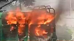 Tram Fire: নোনাপুকুরে দাউদাউ করে জ্বলে উঠল চলন্ত বাতানুকূল ট্রাম | Bangla News