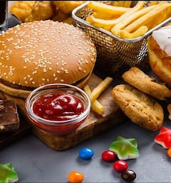 Health Tips: রক্তে অতিরিক্ত কোলেস্টেরল! এড়িয়ে চলতে হবে এই খাবারগুলি