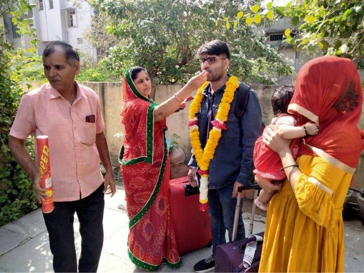 नौद घरी परतल्यानंतर त्याला पाहताच कुटुंबीयांना अश्रू अनावर झाले. सुखरूप घरी परतणाऱ्या नौदचे कुटुंबीयांनी फटाके फोडून स्वागत केले.