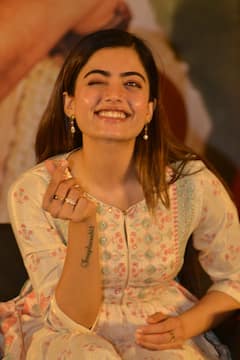 Rashmika: 'ఆడవాళ్లు మీకు జోహార్లు' సక్సెస్ సెలబ్రేషన్స్ లో రష్మిక