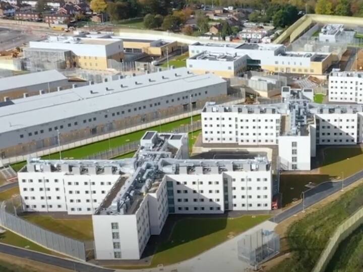 Britain first smart prison opened on Friday as a project expected to drive down crime and more offenders into jobs Know in detail ब्रिटेन में खोली गई अनोखी जेल, कैदियों को मिलेगी कंप्यूटर से लेकर जिम और खेलने की सुविधा, जानकर हैरान रह जाएंगे 