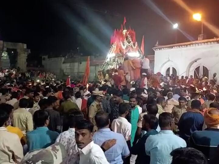मंदिराला पाच प्रदक्षिणा घातल्यानंतर हा रथोत्सव संपन्न झाला आहे