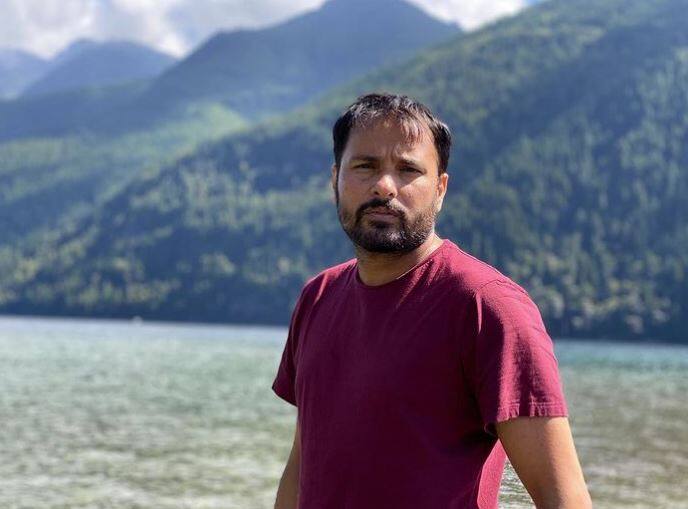 ਗਾਇਕ-ਅਦਾਕਾਰ, ਅਮਰਿੰਦਰ ਗਿੱਲ ਦੀ ਬਹੁਤ ਵੱਡੀ ਫੈਨ ਫਾਲੋਇੰਗ ਹੈ ਅਤੇ ਇਹੀ ਕਾਰਨ ਹੈ ਕਿ ਉਸਦੇ ਪ੍ਰਸ਼ੰਸਕ ਉਸਦੀ ਜ਼ਿੰਦਗੀ ਵਿੱਚ ਕੀ ਹੋ ਰਿਹਾ ਇਸ ਬਾਰੇ ਅਪਡੇਟ ਰਹਿਣਾ ਪਸੰਦ ਕਰਦੇ ਹਨ। ਬਾਕੀ ਕਲਾਕਾਰਾਂ ਦੇ ਉਲਟ ਅਮਰਿੰਦਰ ਗਿੱਲ ਸੋਸ਼ਲ ਮੀਡੀਆ 'ਤੇ ਇੰਨਾ ਐਕਟਿਵ ਨਹੀਂ ਹੈ। ਉਹ ਅਸਲ 'ਚ, ਆਪਣੀ ਜ਼ਿੰਦਗੀ ਨੂੰ ਬਹੁਤ ਨਿੱਜੀ ਰੱਖਦਾ ਹੈ।