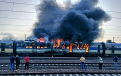In Photos: धूं-धूं कर जले सहारनपुर-दिल्ली पैसेंजर ट्रेन के डिब्बे, ऐसे बची यात्रियों की जान, सामने आईं तस्वीरें