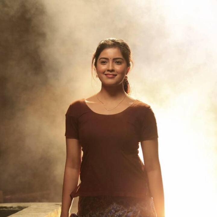 பிகில் படத்தில் விஜய்யுடன் நடித்ததன் மூலம் மிகவும் பிரபலம்