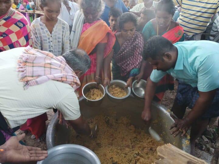 The festival was held at the traditional Muniandikoil in Madurai and biryani offerings were given முனியாண்டி விலாஸ் ஓட்டல்களின் மூலவர் வடக்கம்பட்டி முனியாண்டி கோயில் திருவிழா -  சுடச்சுட பரிமாறப்பட்ட பிரியாணி பிரசாதம்.!