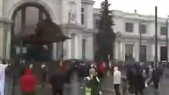 Russia Ukraine War: हमले के डर से तेजी से यूक्रेन छोड़कर जा रहे लोग