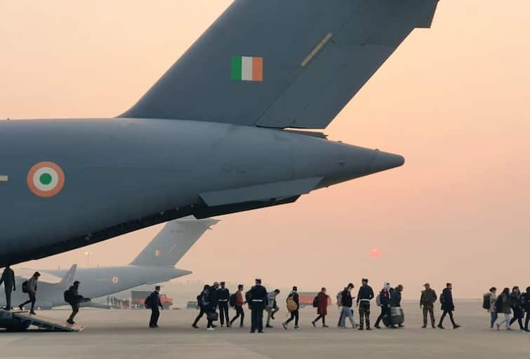 Today 629 Indians reached Delhi, Air Force has brought 2056 people to India from 10 flights so far Russia Ukraine War: आज 629 भारतीय दिल्ली पहुंचे, 10 फ्लाइट से अबतक 2056 लोगों को भारत लाई वायुसेना