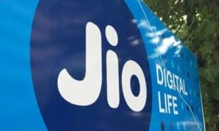 Reliance Jio launch jio phone next Find out jio phone next price and  jio phone next specifications  JioPhone Next : 'रिलायन्स जिओ'चा सर्वात स्वस्त 'जिओ फोन नेक्स्ट' आता मिळणार मोबाईल स्टोअरमध्ये, जाणून घ्या किंमत   