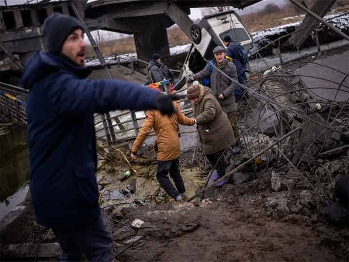 Russian Soldiers fire at civilians in Irpin killed at least 3 civilians and Missile hits central Kyiv children hospital यूक्रेन के इरपिन में रूसी सैनिकों की फायरिंग में 3 नागरिकों की मौत, कीव में चिल्ड्रन हॉस्पिटल पर मिसाइल से हमला