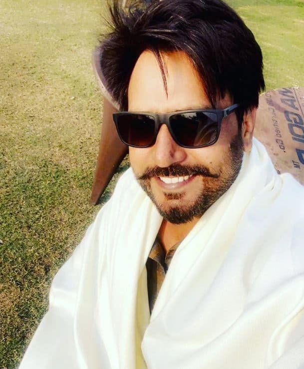 ਲੌਂਗ ਲਾਚੀ 2 , ਫਿਲਮ ਅੰਬਰਦੀਪ ਸਿੰਘ ਵੱਲੋਂ ਲਿਖੀ ਅਤੇ ਨਿਰਦੇਸ਼ਿਤ ਕੀਤੀ ਗਈ ਹੈ। ਲੌਂਗ ਲਾਚੀ ਵਿਲੇਜਰਜ਼ ਫਿਲਮ ਸਟੂਡੀਓ, ਅੰਬਰਦੀਪ ਪ੍ਰੋਡਕਸ਼ਨ ਅਤੇ ਨੀਰੂ ਬਾਜਵਾ ਐਂਟਰਟੇਨਮੈਂਟ ਦੇ ਬੈਨਰ ਹੇਠ ਰਿਲੀਜ਼ ਹੋਵੇਗੀ। ਇਸ ਦੌਰਾਨ ਲੌਂਗ ਲਾਚੀ ਦਾ ਟਾਈਟਲ ਗੀਤ ਮੰਨਤ ਨੂਰ ਨੇ ਗਾਇਆ। ਇਹ ਯੂਟਿਊਬ 'ਤੇ 1 ਬਿਲੀਅਨ ਵਿਊਜ਼ ਪ੍ਰਾਪਤ ਕਰਨ ਵਾਲਾ ਪਹਿਲਾ ਭਾਰਤੀ ਗੀਤ ਬਣ ਗਿਆ ਹੈ।