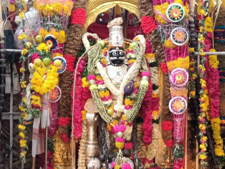 Madurai: 200 ஆடுகள், 300 சேவல்கள், 2500 கிலோ அரிசி - முனியாண்டி கோயில் பிரியாணி திருவிழா